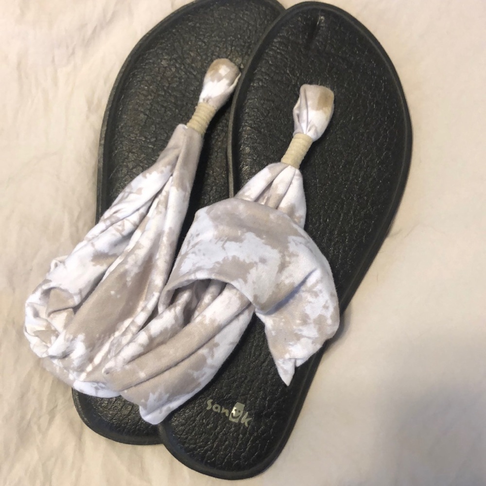 Sanuk yoga sandals